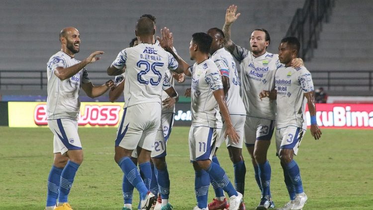 Selebrasi David da Silva di laga Liga1 Persebaya vs Persib (Nofik Lukman Hakim/INDOSPORT) Copyright: © Nofik Lukman Hakim/INDOSPORT