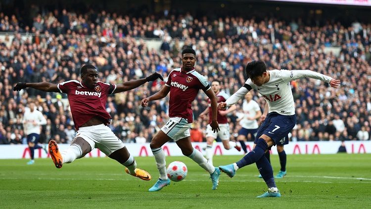 Son Heung-min mencetak gol di laga Liga Inggris Tottenham vs West Ham (REUTERS/David Klein) Copyright: © REUTERS/David Klein