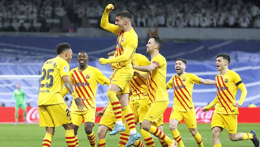 Para pemain Barcelona merayakan gol bersama rekan setim di LaLiga. Foto: REUTERS/Susana Vera Copyright: © REUTERS/Susana Vera