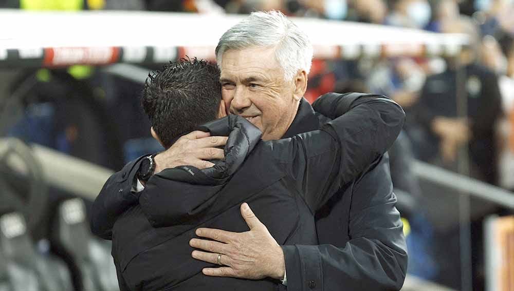 Pelatih Real Madrid Carlo Ancelotti dan pelatih Barcelona Xavi usai pertandingan. Foto: REUTERS/Susana Vera Copyright: © REUTERS/Susana Vera