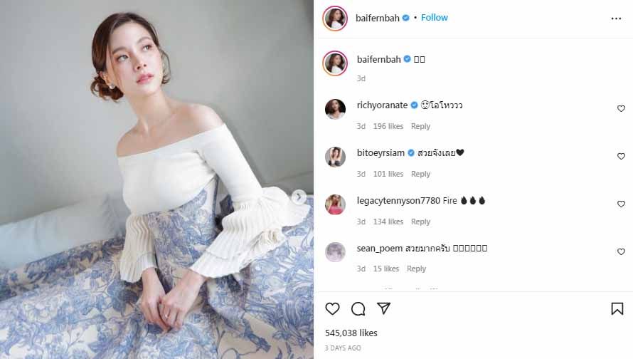 Miliki segudang minat di bidang olahraga, artis cantik Thailand dengan body bak boneka Barbie, Baifern Pimchanok, terlihat pamer keahlian bermain golf. Copyright: © Instagram@baifernbah