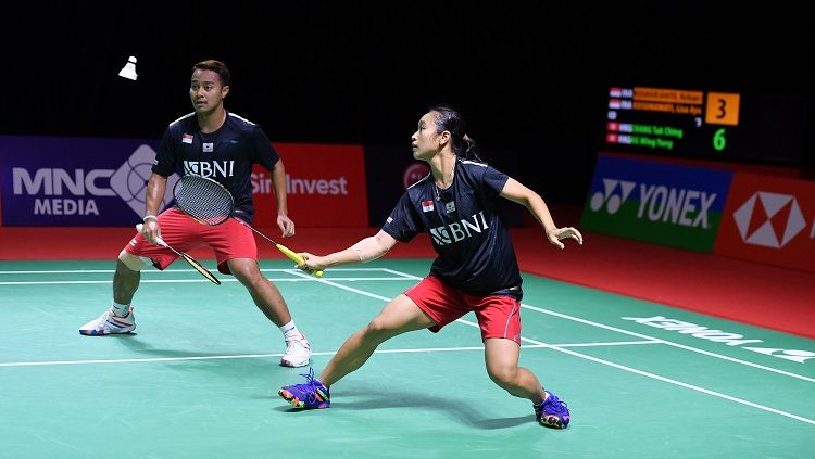 Kebersamaan Lisa Ayu Kusumawati dan Sapsiree pasca bertanding di babak 32 besar Thailand Open 2022, Rabu (18/5/22). Copyright: © Humas PP PBSI