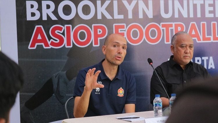 Direktur Teknik ASIOP FC, Pedro Javier Banuelos Saez. Copyright: © Media ASIOP FC
