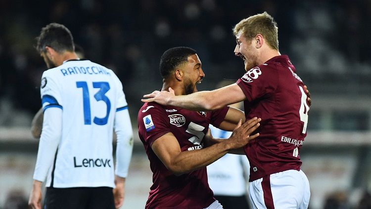 Tommaso Pobega dan Bremer merayakan gol Torino ke gawang Inter Milan (Foto: REUTERS/Massimo Pinca) Copyright: © REUTERS/Massimo Pinca