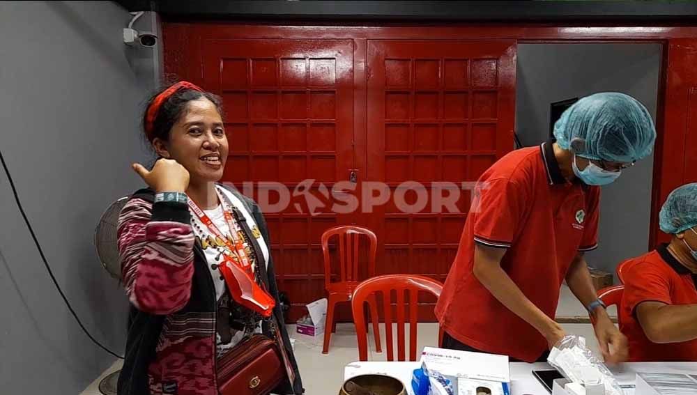 Antisipasi Stadion Pakansari, Bogor bakal banjir, Rara Istiati Wulandari siap kawal laga Timnas Indonesia vs Curacao, Selasa (27/09/22). Foto: Nofik Lukman Hakim/Indosport.com Copyright: © Nofik Lukman Hakim/Indosport.com