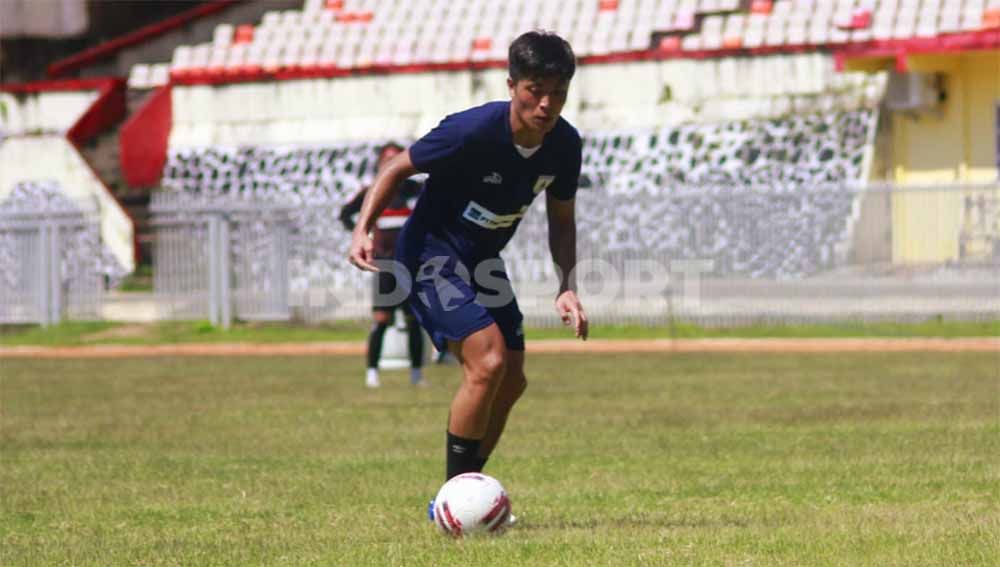 Gelandang asal Jepang, Takuya Matsunaga tak lagi memperkuat Persipura Jayapura di musim depan. Copyright: © Sudjarwo/Indosport.com