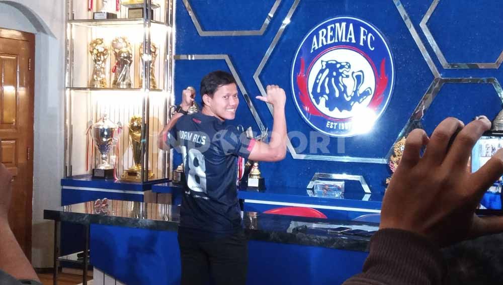 Pemain baru Arema FC, Adam Alis. Foto: Ian Setiawan/Indosport.com Copyright: © Ian Setiawan/Indosport.com