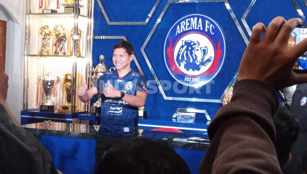 Pemain baru Arema FC, Adam Alis. Foto: Ian Setiawan/Indosport.com Copyright: © Ian Setiawan/Indosport.com