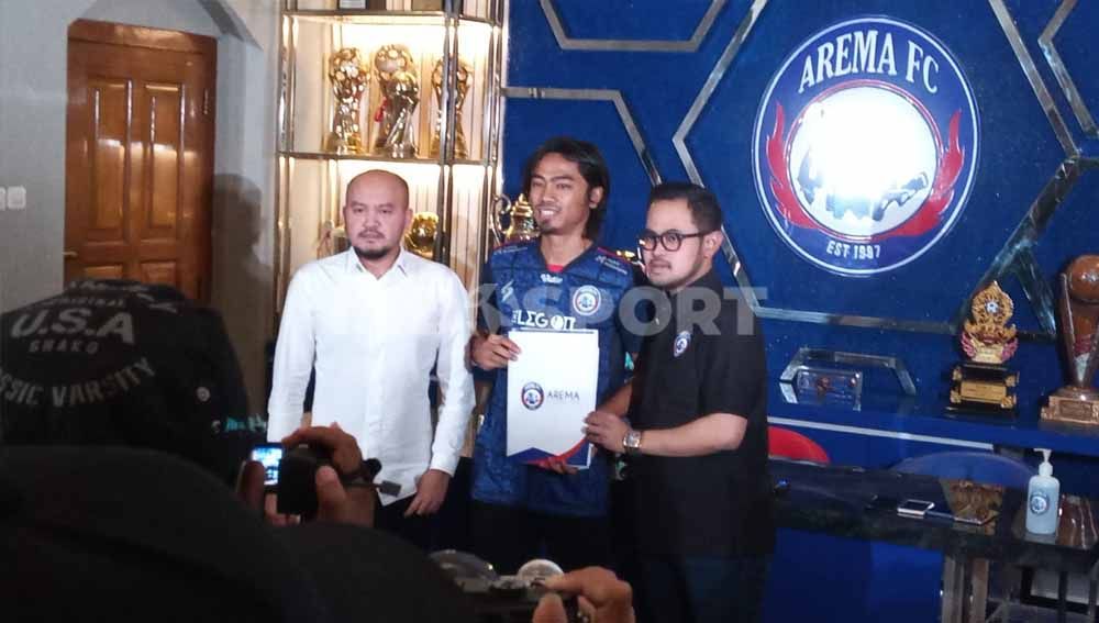 Pemain baru Arema FC, Andik Rendika Rama. Foto: Ian Setiawan/Soicaumienbac.cc Copyright: © Ian Setiawan/Soicaumienbac.cc