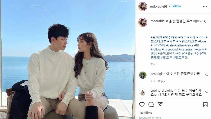 Gandeng bidadari, Seo Seung-jae, rival sengit Kevin Sanjaya/Marcus Gideon, bikin viral media sosial dengan unggahan foto romantis yang diduga prewedding. Copyright: © Instagram@mdorable98