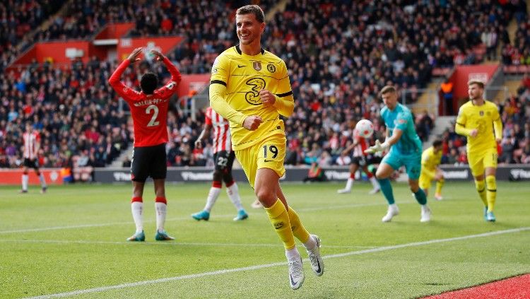 Mason Mount merayakan gol keduanya di laga Southampton vs Chelsea (09/04/22). (Foto: REUTERS/Peter Nicholls) Copyright: © REUTERS/Peter Nicholls