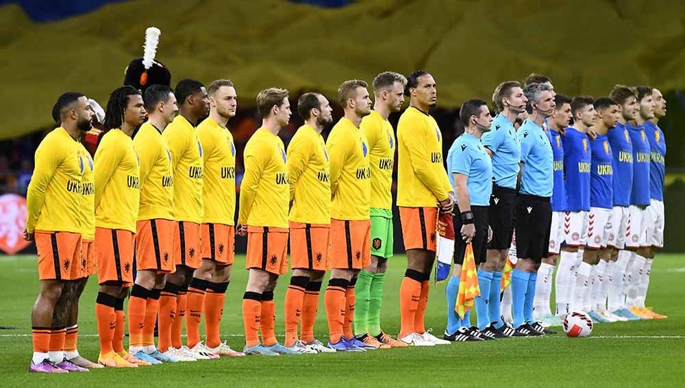 Dalam menyambut Piala Dunia 2022 Qatar, Federasi Sepak Bola Belanda (KNVB) memanjakan penggemar sepak bola Indonesia khususnya para pencinta Timnas Belanda. Copyright: © REUTERS/Piroschka Van De Wouw