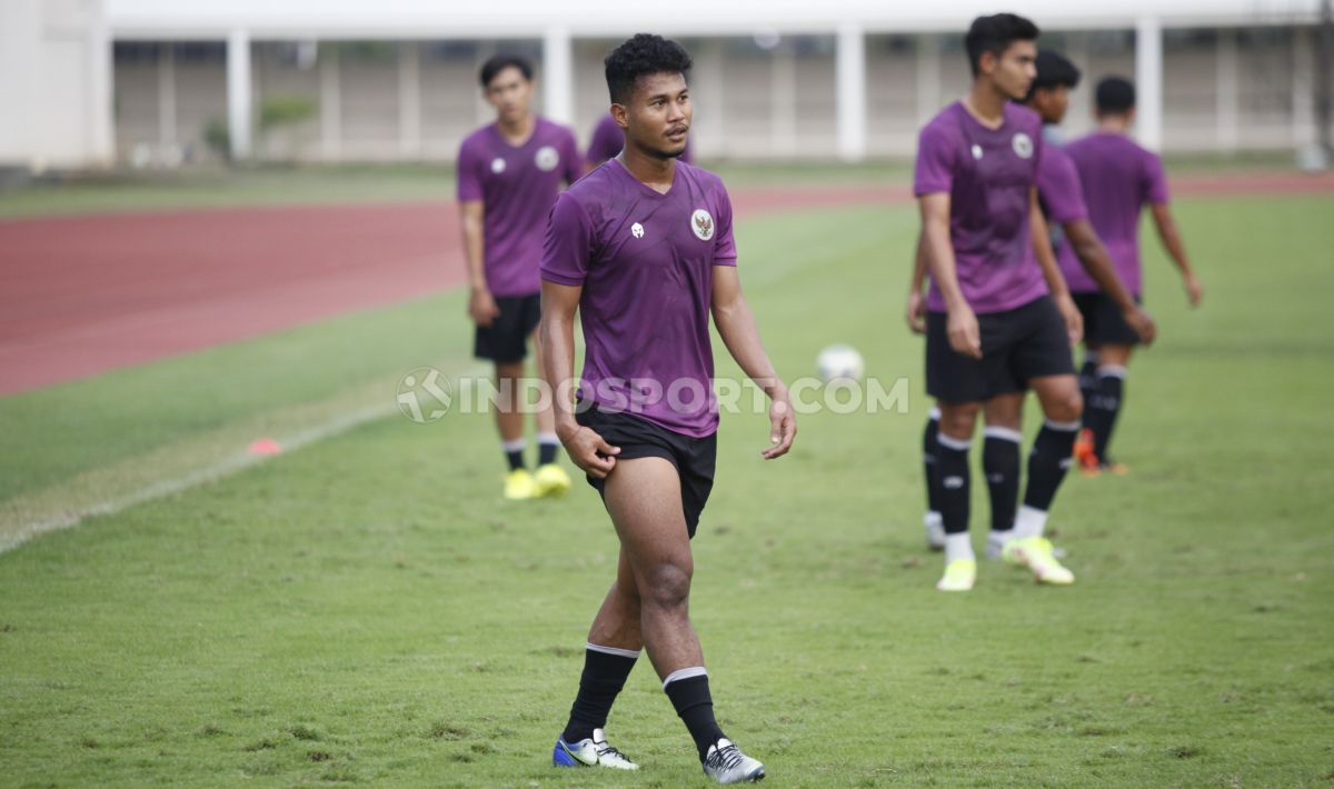 Latihan Timnas Indonesia U-23 di Stadion Madya, Senayan, Selasa (12/04/22). Latihan ini sebagai persiapan skuat Garuda sebelum terbang ke Korea Selatan untuk melakukan TC jelang SEA Games 2021 Vietnam. Foto: Herry Ibrahim/INDOSPORT Copyright: © Herry Ibrahim/INDOSPORT