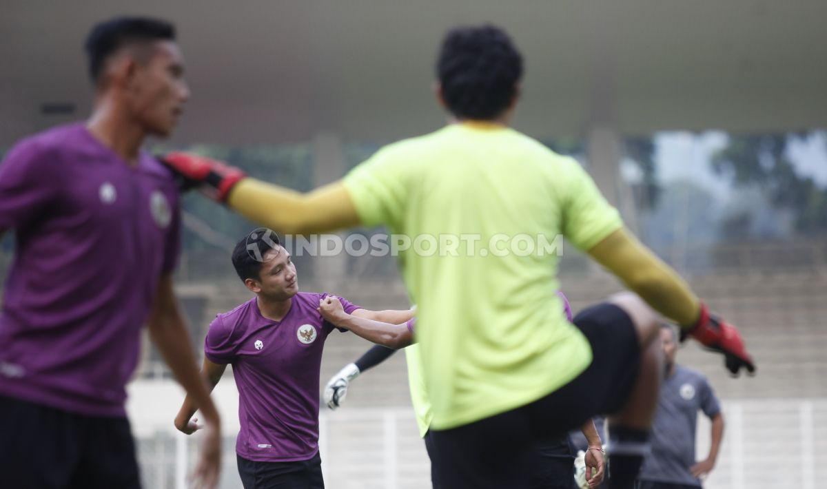Latihan Timnas Indonesia U-23 di Stadion Madya, Senayan, Selasa (12/04/22). Latihan ini sebagai persiapan skuat Garuda sebelum terbang ke Korea Selatan untuk melakukan TC jelang SEA Games 2021 Vietnam. Foto: Herry Ibrahim/INDOSPORT Copyright: © Herry Ibrahim/INDOSPORT