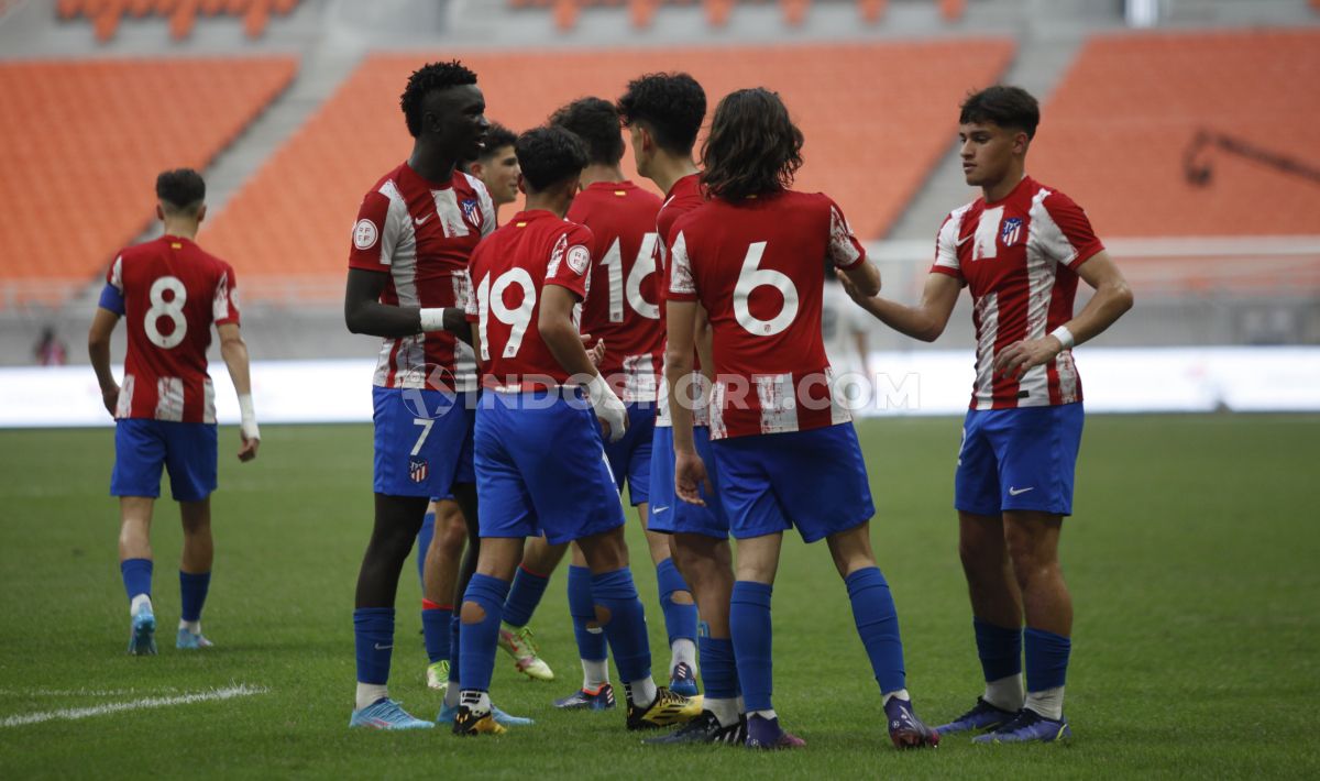 Atletico Madrid U-18 berhasil mengalahkan Bali United U-18 den padagan skor 5-0 International Youth Championship (IYC) 2022 di Stadion JIS, Rabu (13/04/22). Foto: Herry Ibrahim/INDOSPORT Copyright: © Herry Ibrahim/INDOSPORT.com