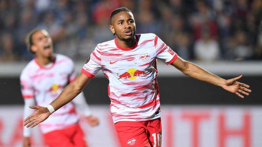 Selebrasi pemain RB Leipzig, Christopher Nkunku usai berhasil mencetak gol ke gawang Atalanta. Foto: REUTERS/Daniele Mascolo Copyright: © REUTERS/Daniele Mascolo