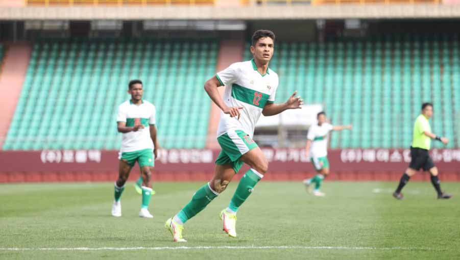 Muhammad Ridwan berhasil mencetak gol perdananya di Timnas Indonesia U-23 di SEA Games 2021, Vietnam. Ridwan mempersembahkan gol ini untuk orang terkasihnya. Foto: PSSI Copyright: © PSSI