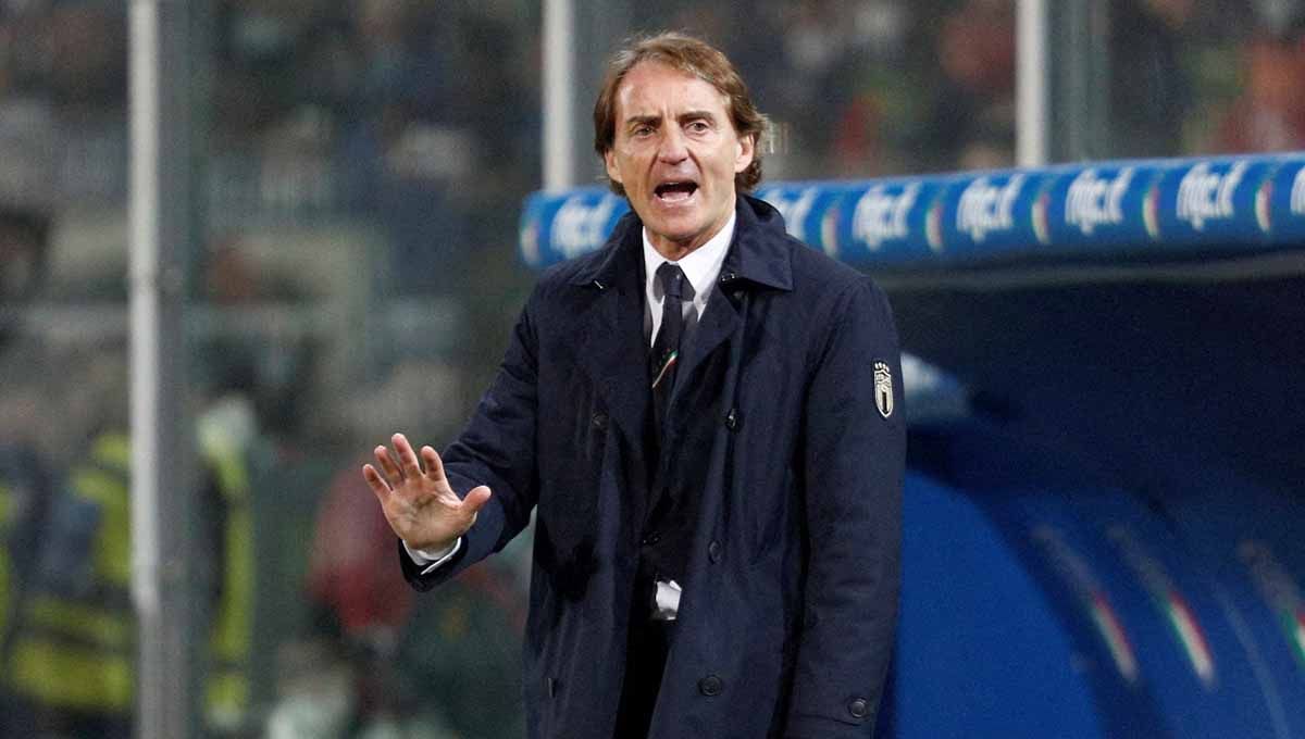 Pelatih Timnas Italia, Roberto Mancini bakal mundur untuk terima konsekuensi gagal bawa Timnas Italia lolos ke Piala Dunia 2022. Copyright: © REUTERS/Guglielmo Mangiapane