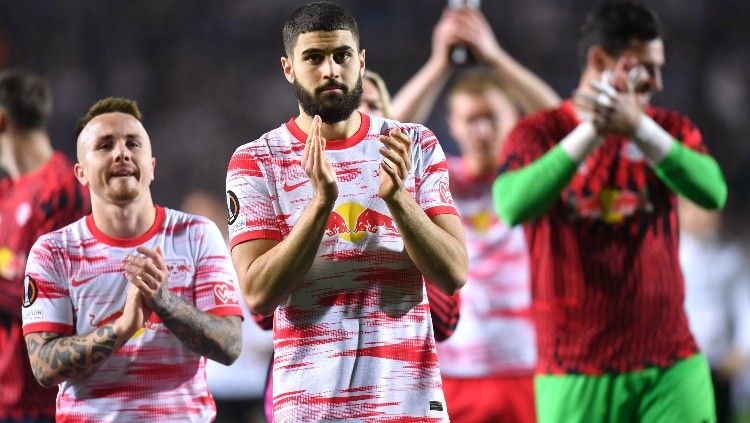 Josko Gvadiol (tengah) saat bersama RB Leipzig. Foto: REUTERS/Daniele Mascolo. Copyright: © REUTERS/Daniele Mascolo