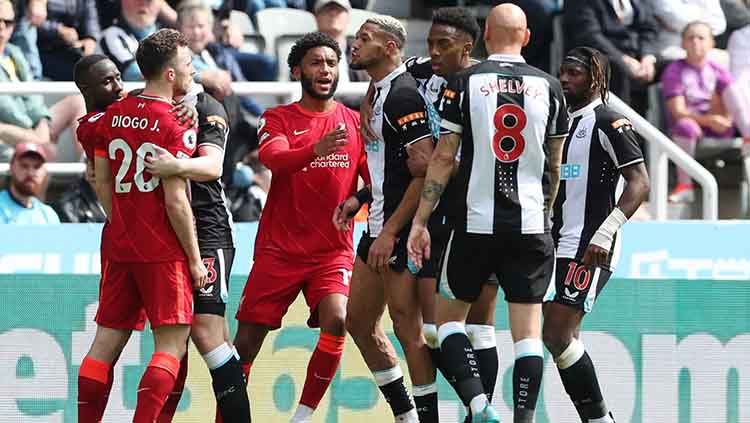 Situasi laga Newcastle United vs Liverpool dalam lanjutan Liga Inggris. Copyright: © REUTERS