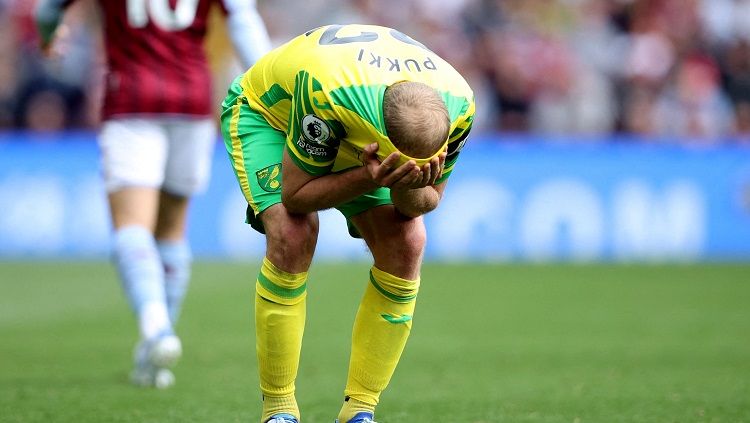 Teemu Pukki menangis usai Norwich degradasi dari Liga Inggris (Action Images via Reuters/Molly Darlington) Copyright: © Action Images via Reuters/Molly Darlington