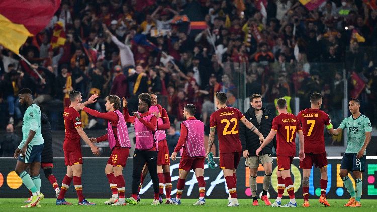 Pemain AS Roma merayakan kemenangan setelah pertandingan REUTERS-Alberto Lingria Copyright: © REUTERS-Alberto Lingria