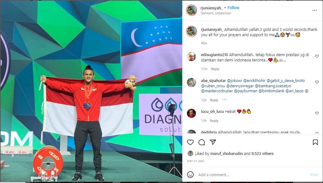 Cabang olahraga angkat besi kembali mencatatkan prestasi membanggakan usai lifter mudanya, Rizki Juniansyah, berhasil mencetak rekor dunia di Uzbekistan. Copyright: © instagram @rjuniansyah_