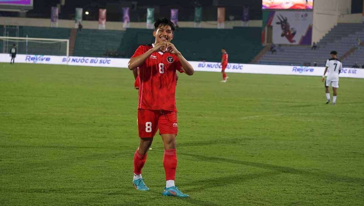 Selebrasi pemain Indonesia Witan Sulaeman usai mencetak gol ke gawang Timor Leste di SEA Games 2021. Foto: PSSI Copyright: © PSSI