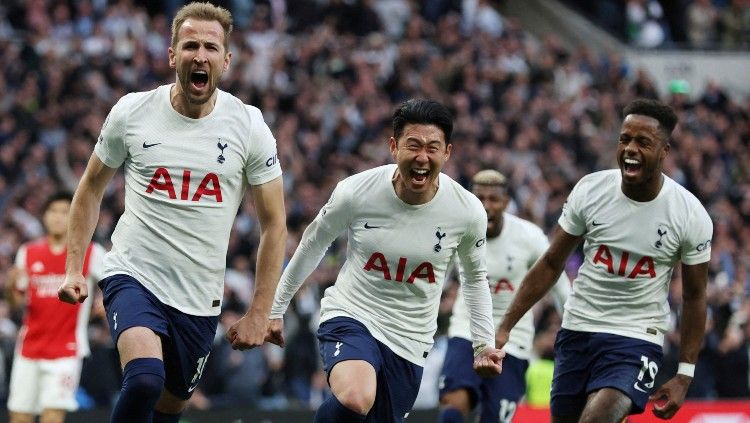 Selebrasi Harry Kane pasca mencetak gol di laga Tottenham Hhotspur vs Arsenal (13/05/22). (Foto: Reuters/Paul Childs) Copyright: © Reuters/Paul Childs