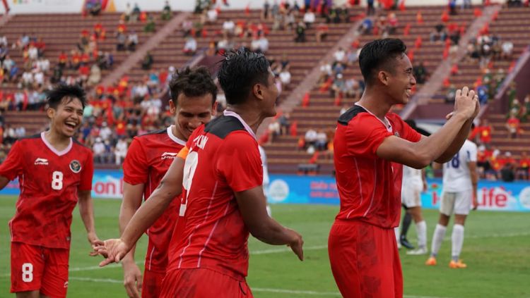 Para pemain Timnas Indonesia U-23 saat melakukan selebrasi. Copyright: © PSSI