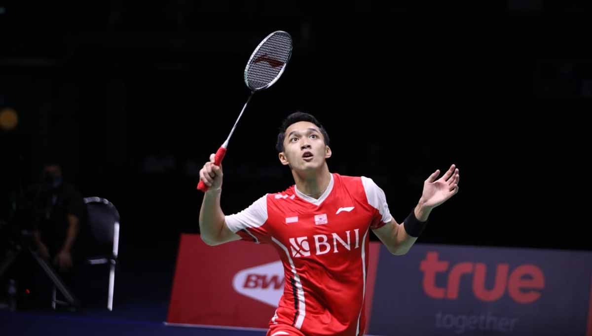 Pebulutangkis Indonesia, Jonatan Christie, girang usai tim kesayangannya di Liga Inggris, Livepool, mengalahkan Manchester City untuk gelar Community Shield. Copyright: © PBSI