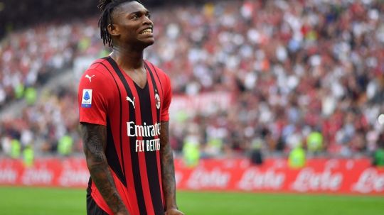 Rafael Leao merayakan golnya di Laga AC Milan vs Atalanta (REUTERS/Daniele Mascolo) Copyright: © REUTERS/Daniele Mascolo