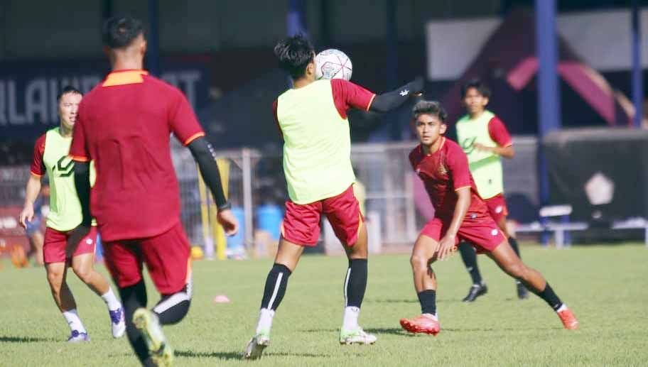 Para pemain Persik Kediri saat sesi latihan. Foto: MO Persik Copyright: © MO Persik