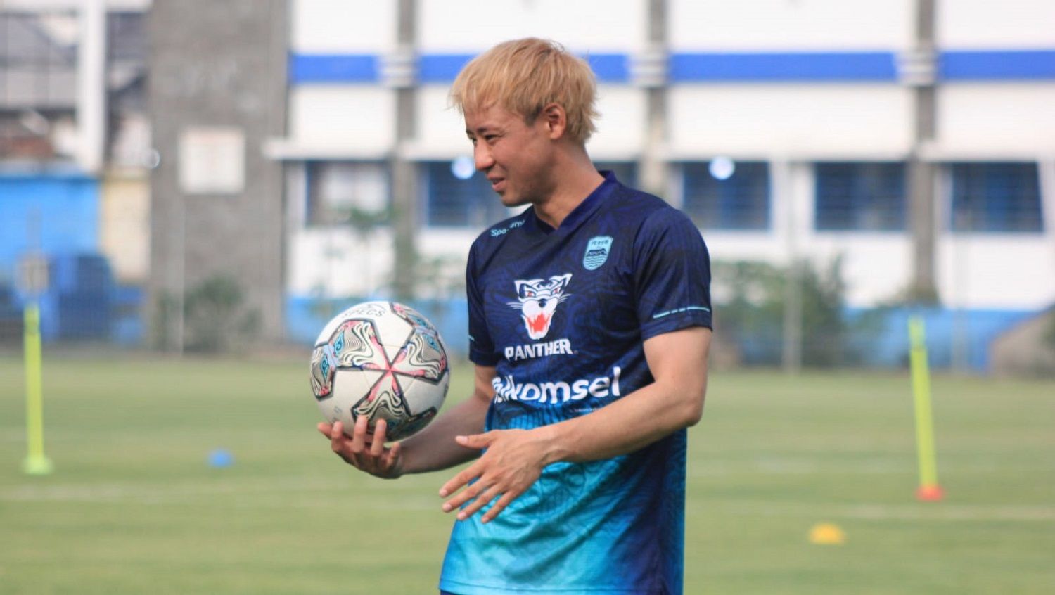 Pemain asal Jepang Ryohei Miyazaki menjalani trial di klub Liga 1, Persib Bandung. Foto: Arif Rahman/INDOSPORT Copyright: © Arif Rahman/INDOSPORT