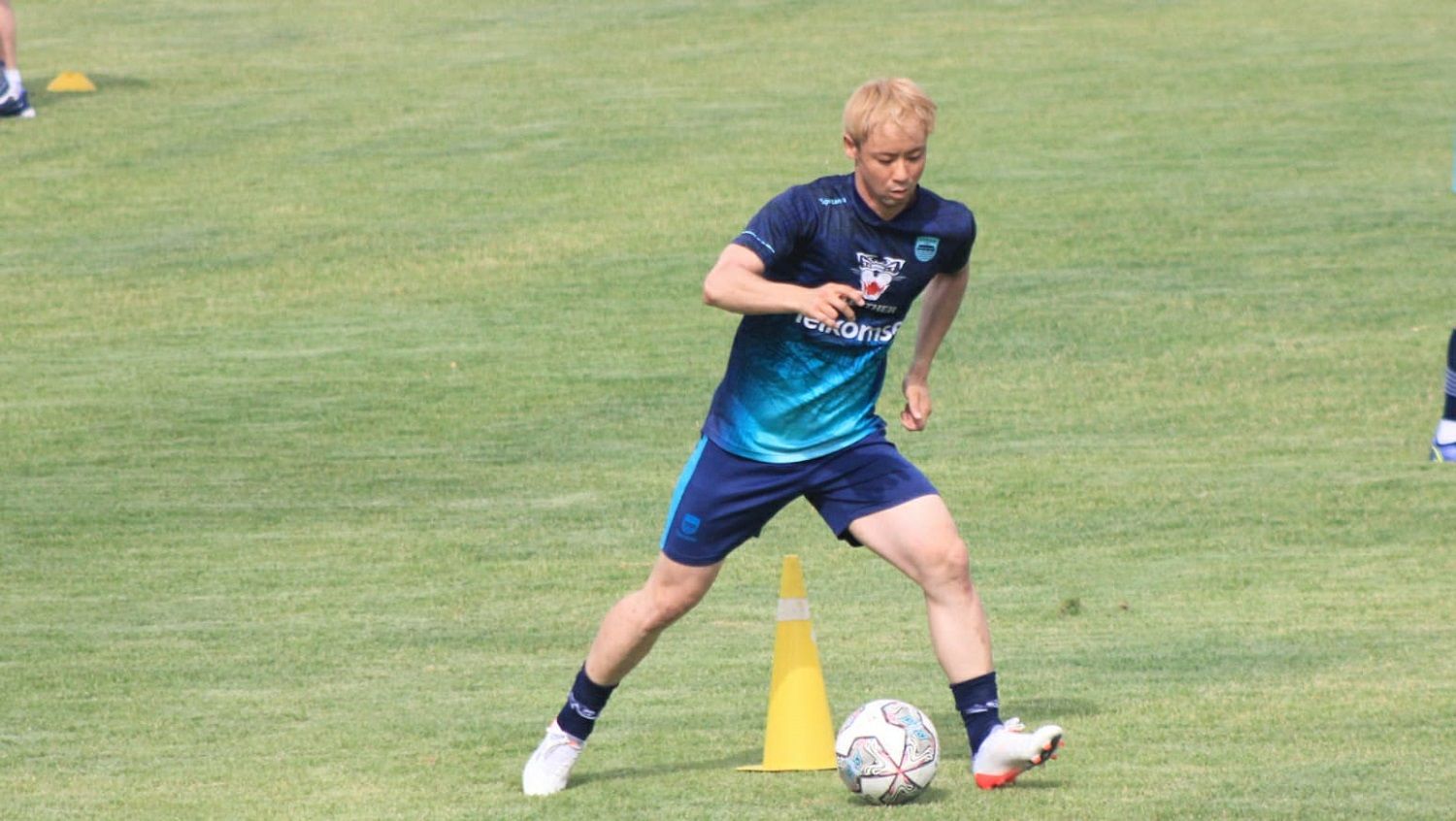 Pemain asal Jepang Ryohei Miyazaki menjalani trial di klub Liga 1, Persib Bandung. Foto: Arif Rahman/INDOSPORT Copyright: © Arif Rahman/INDOSPORT