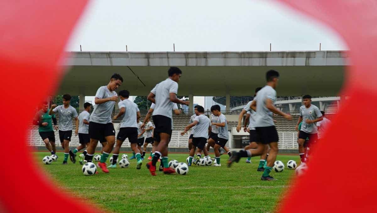 Latihan Timnas Indonesia U-19 sebagai persiapan Toulon Cup 2022 di Stadion Madya Senayan, Jakarta. Foto: PSSI Copyright: © PSSI