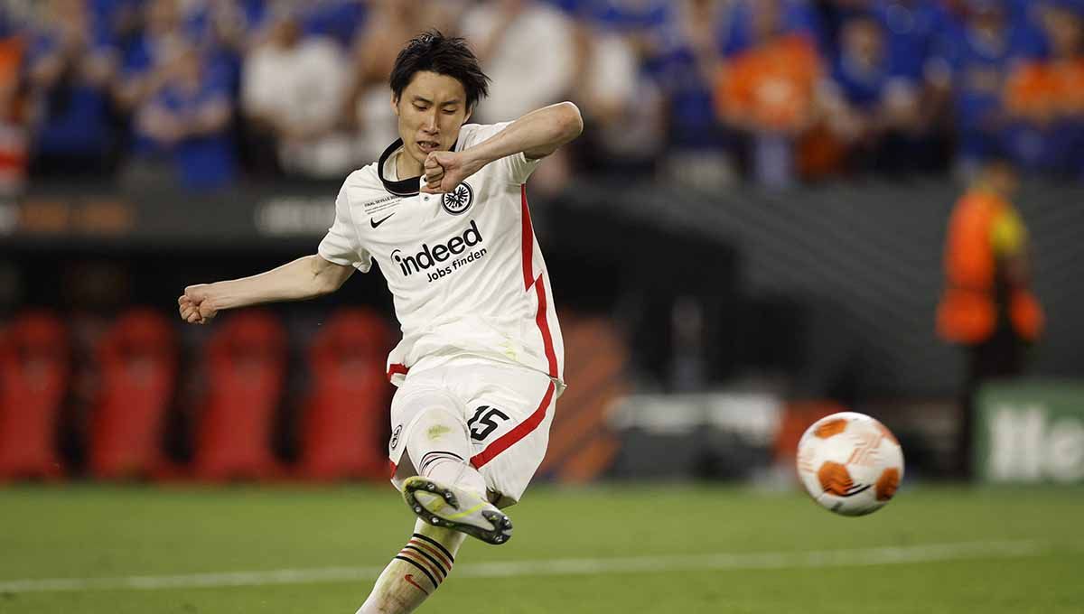 Raksasa Liga Italia (Serie A), AC Milan, dikabarkan telah sepakat mendapatkan jasa Daichi Kamadar dari Eintracht Frankfurt dengan status bebas transfer. Copyright: © REUTERS/John Sibley