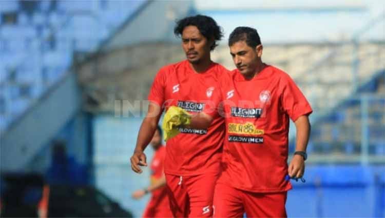 Pelatih Arema FC Eduardo Almeida memimpin latihan. Foto: Ian Setiawan/Indosport.com Copyright: © Ian Setiawan/Indosport.com