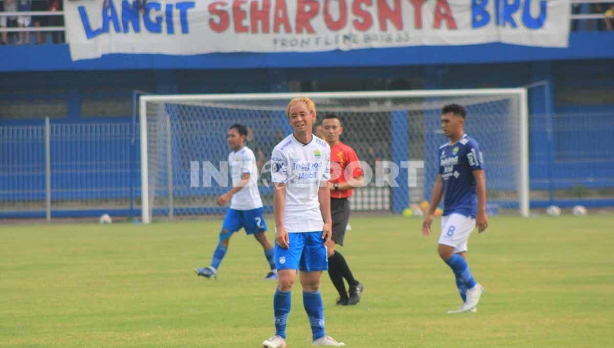 Pemain seleksi Ryohei Miyazaki saat game internal Persib Bandung di Stadion Persib, Jalan Ahmad Yani, Kota Bandung, Sabtu (21/05/22). Foto: Arif Rahman/Indosport.com Copyright: © Arif Rahman/Indosport.com