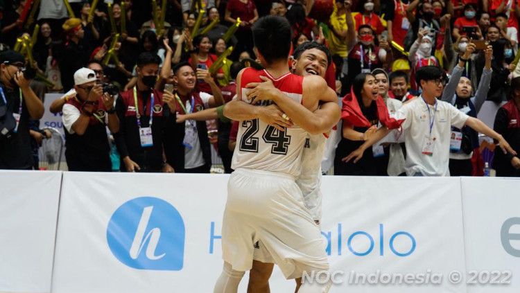 Timnas Basket Indonesia akan beralih fokus ke FIBA Asia Cup 2022 setelah sukses menyabet medali emas di ajang SEA Games Vietnam 2021. Copyright: © NOC Indonesia/MP Media/Iqbal Fauzi