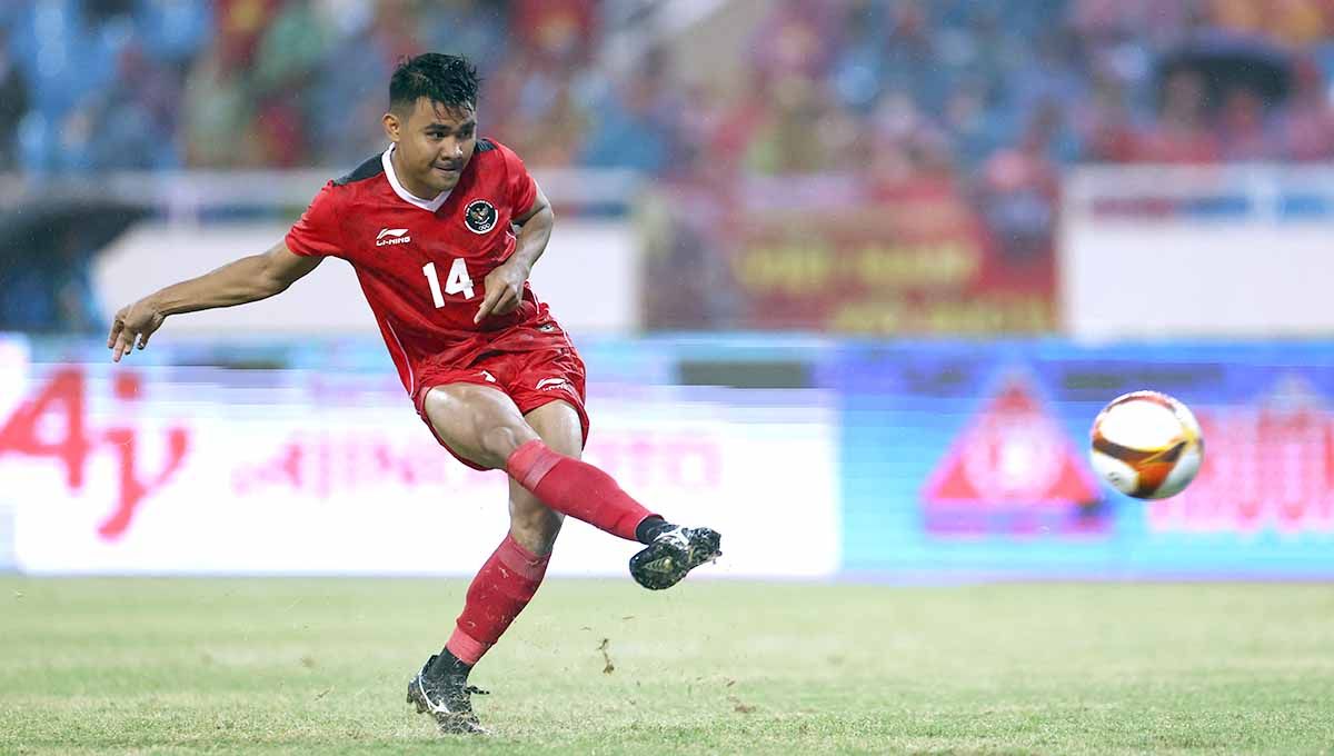 Pemain Indonesia Asnawi Mangkualam Bahar gagal mencetak dalam adu penalti. Foto: REUTERS/Chalinee Thirasupa Copyright: © REUTERS/Chalinee Thirasupa