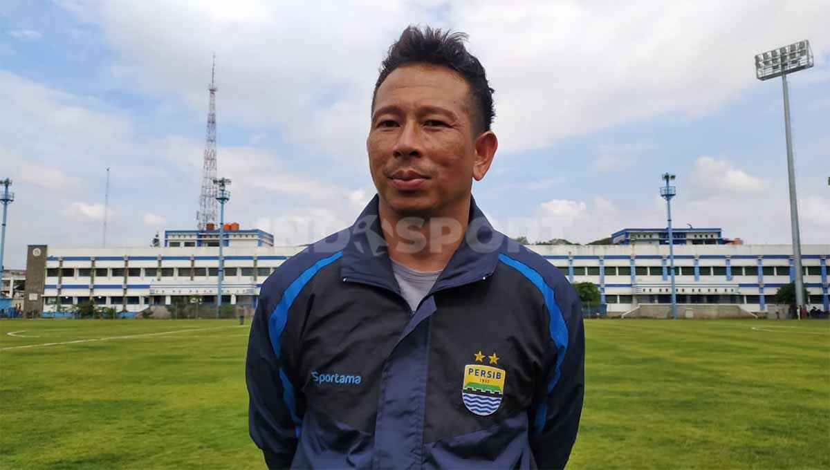 Penjaga gawang Persib Bandung, I Made Wirawan saat ditemui di Stadion Persib, Jalan Ahmad Yani, Kota Bandung, Senin (23/05/22). Foto: Arif Rahman/Indosport.com Copyright: © Arif Rahman/Indosport.com