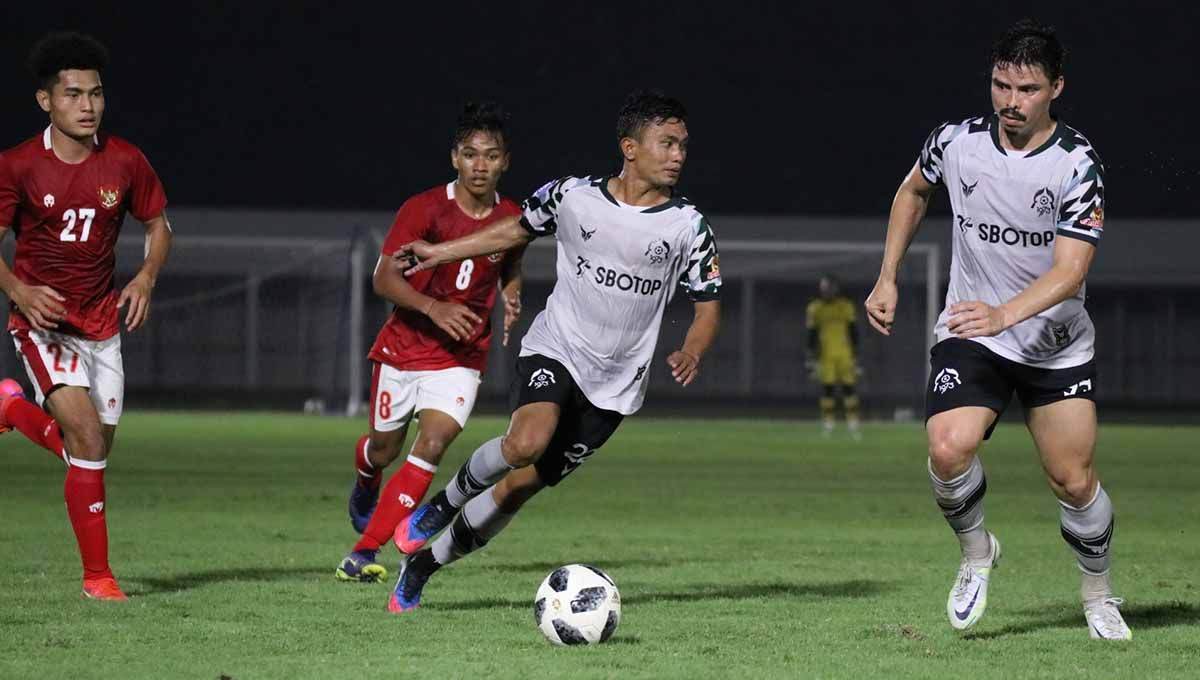 Uji coba antara Timnas Indonesia U-19 vs Tira Persikabo di Stadion Madya Senayan, Jakarta, Minggu (22/05/22). Foto PSSI Copyright: © PSSI