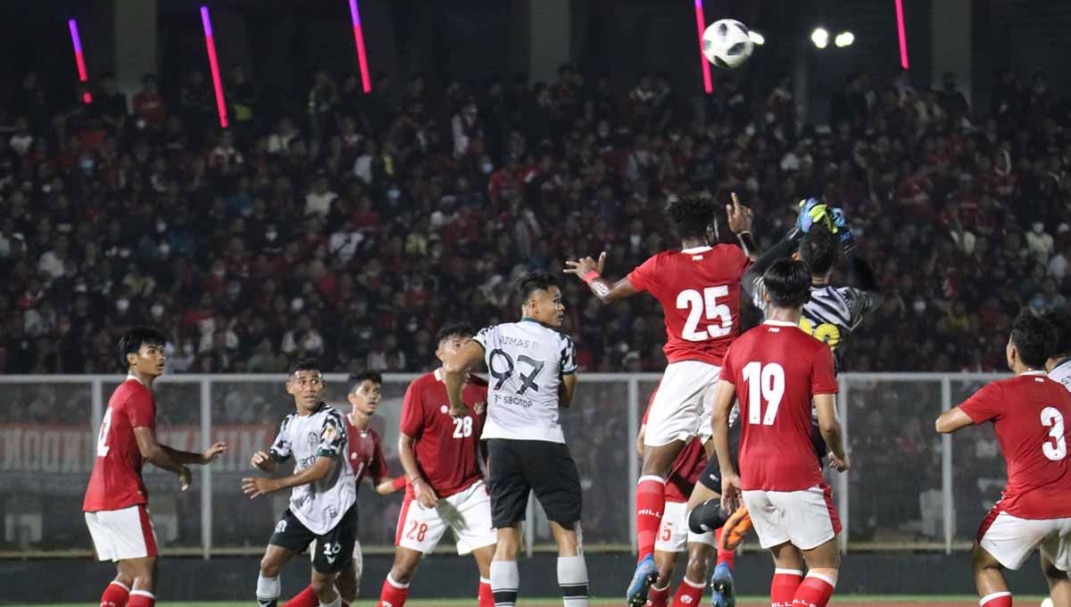Uji coba antara Timnas Indonesia U-19 vs Tira Persikabo di Stadion Madya Senayan, Jakarta, Minggu (22/05/22). Foto PSSI Copyright: © PSSI