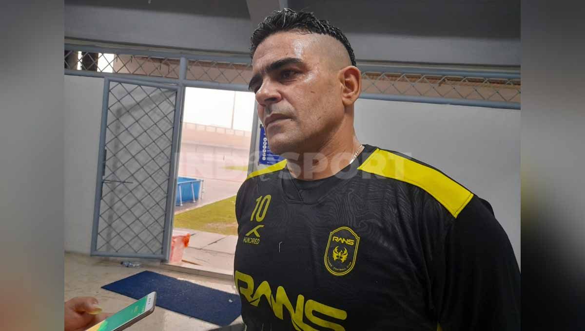 Cristian Gonzales saat berseragam Rans Cilegon FC. Foto: Petrus Manus Da' Yerimon/Indosport.com Copyright: © Petrus Manus Da' Yerimon/Indosport.com