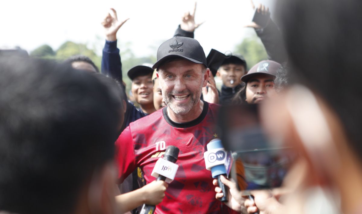 Pelatih Persija Jakarta, Thomas Doll, masih cukup santai menerima kekalahan Persija Jakarta atas Borneo Samarinda FC, Minggu (26/06/22). Copyright: © Herry Ibrahim/INDOSPORT