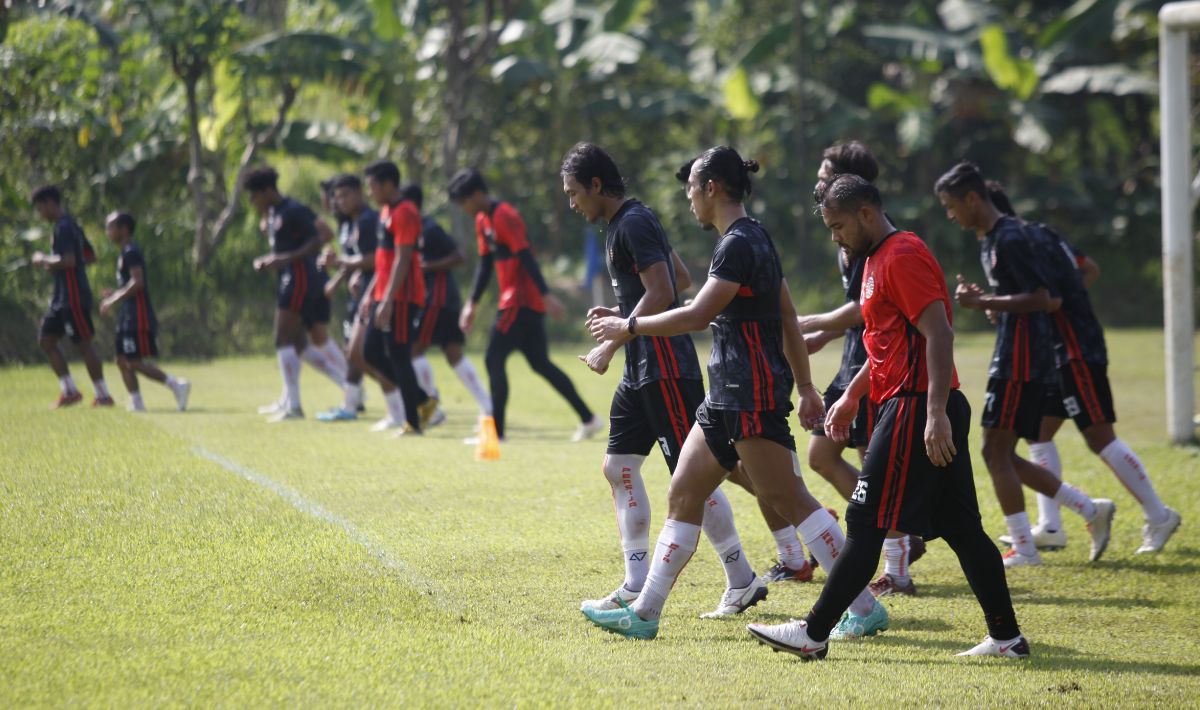 Tim senior Persija Jakarta bersama pelatih Thomas Doll telah tiba di Samarinda untuk tampil di dua laga sisa fase grup B Piala Presiden 2022. Copyright: © Herry Ibrahim/INDOSPORT