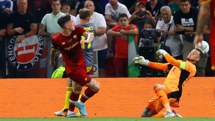 Proses gol Nicolo Zaniolo yang membuat AS Roma unggul atas Feyenoord (26/05/22). (Foto: REUTERS/Florion Goga) Copyright: © REUTERS/Florion Goga