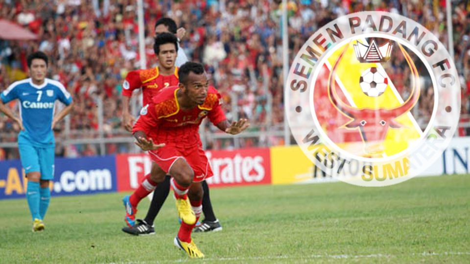 Nur Iskandar ketika masih membela Semen Padang. Copyright: ©