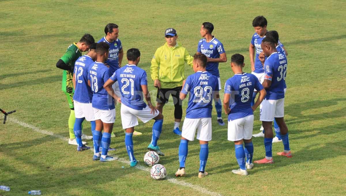 Pemain Persib Bandung saat game internal di Stadion Persib, Jalan Ahmad Yani, Kota Bandung, Sabtu (27/05/22). Copyright: © Arif Rahman/Indosport.com